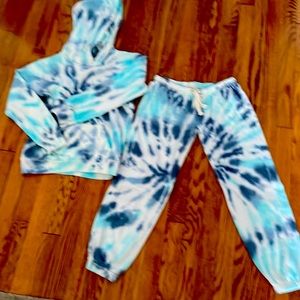 Sweat suit great condition.